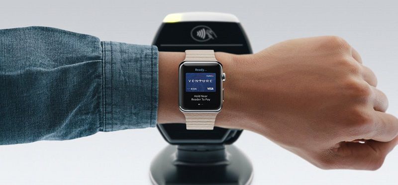 如何更改 Apple Watch 上 Apple Apy 的默认卡片？